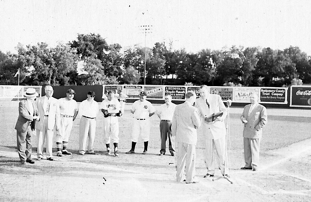 Pregame ceremony from the Amsterdam Rugmakers hosting the New York Yankees