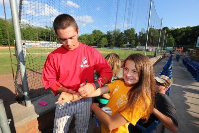 Josh Gardiner (Radford) signs a autograph