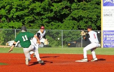 Riley Mahan (Kentucky) flips the ball to Drew Freedman (Wake Forest).